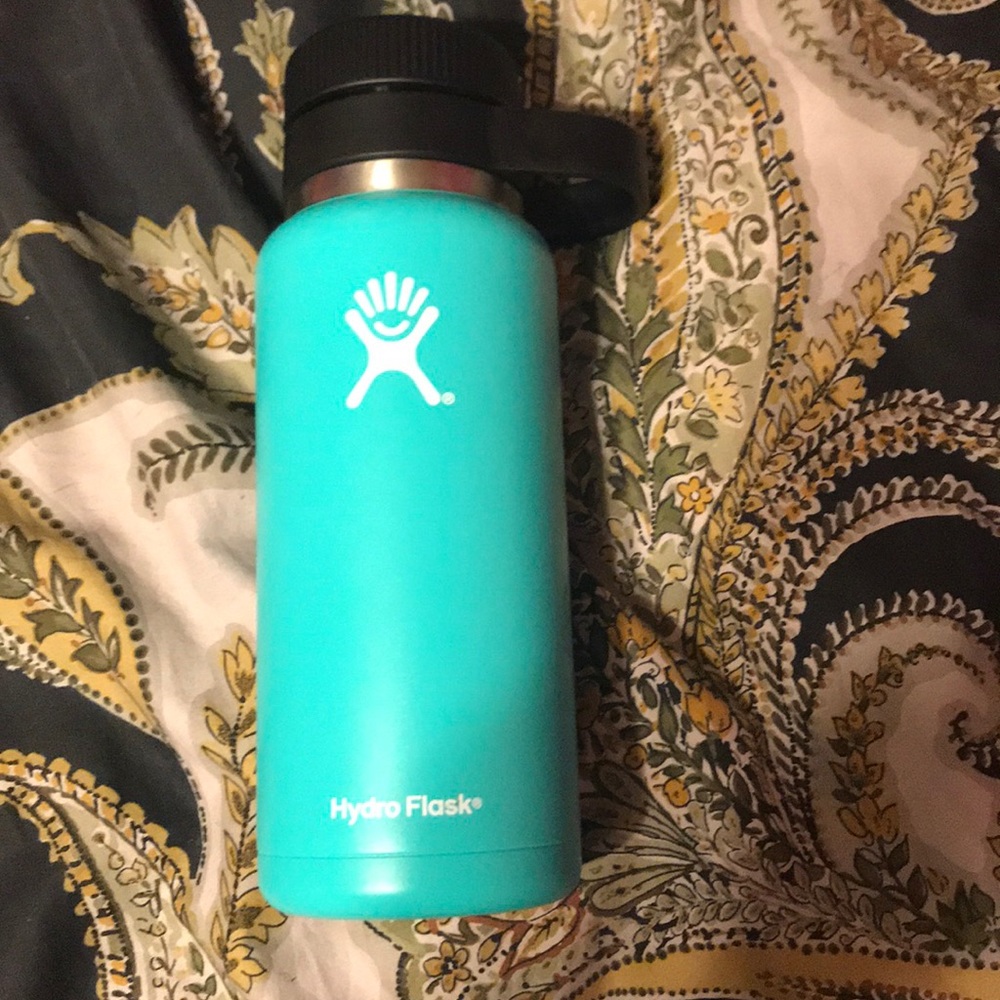 NEW! NEVER USED! 32 oz teal Hydro Flask!